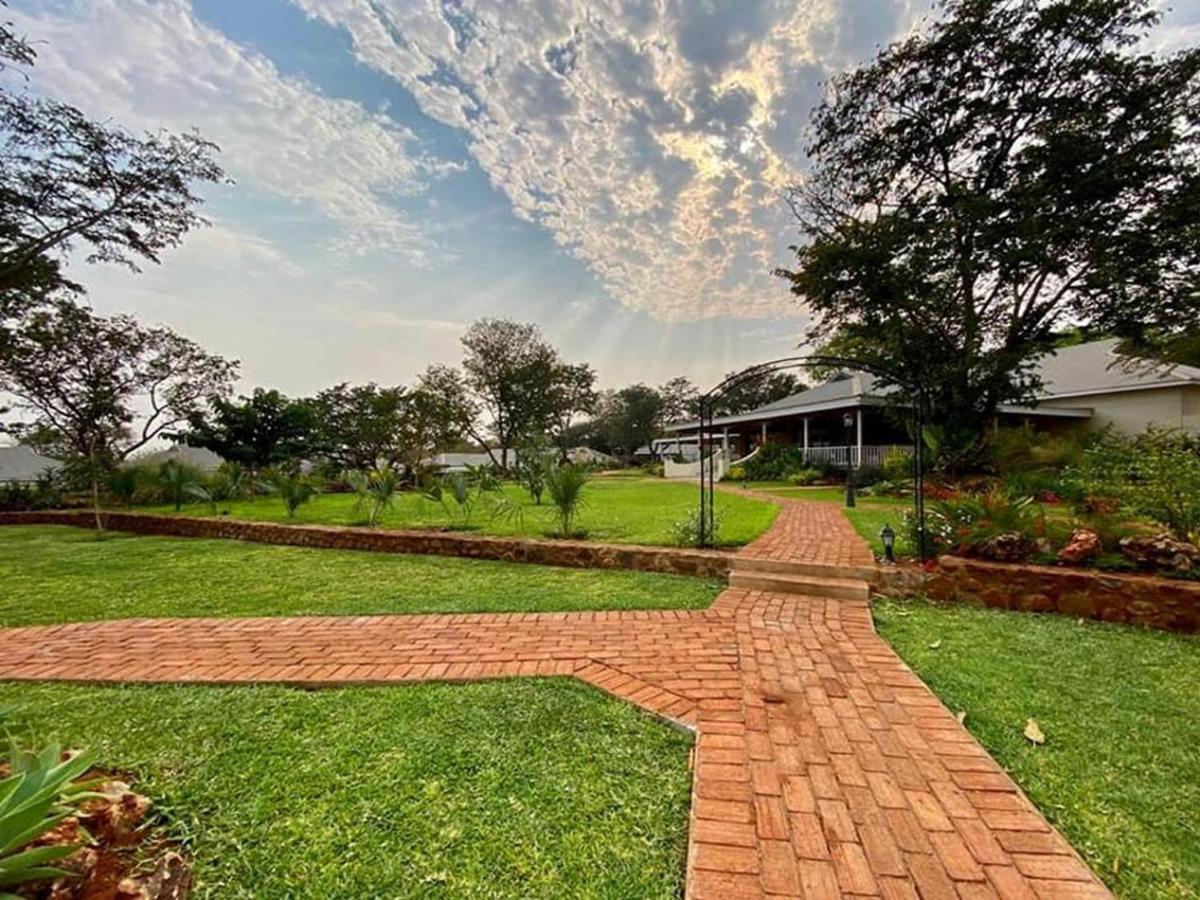 Pioneers Hotel Victoria Falls Kültér fotó